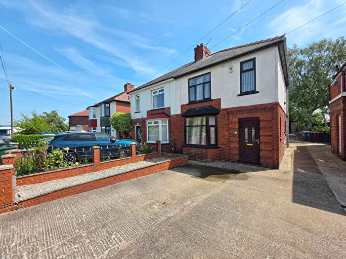 3 Bedroom Semi-Detached House For Sale In Laithes Crescent, Barnsley, S71