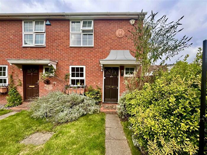 3 Bedroom End Of Terrace House To Rent In Temple Road, Kew, Richmond, TW9