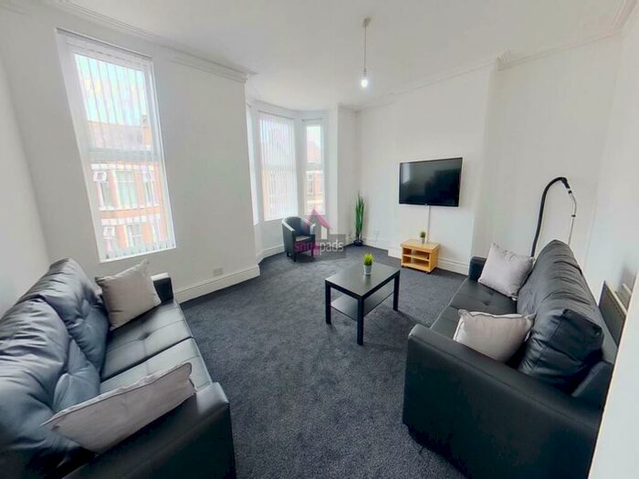 7 Bedroom House To Rent In Carlton Road, Salford, Manchester, M6