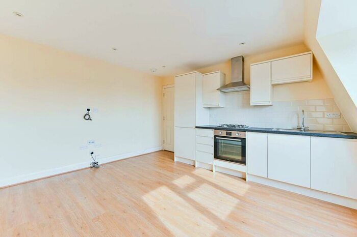1 Bedroom Flat To Rent In Uxbridge Road, Hatch End, Pinner, HA5