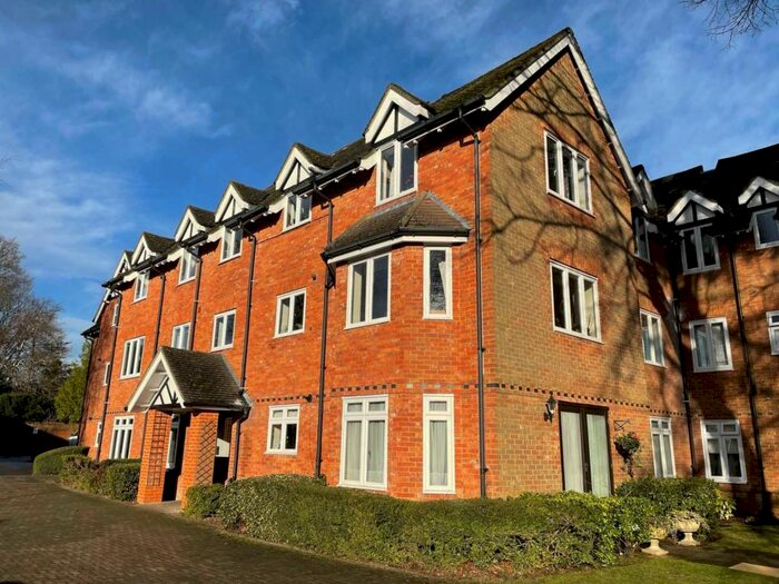 2 Bedroom Apartment To Rent In Lefroy Park, Fleet, GU51