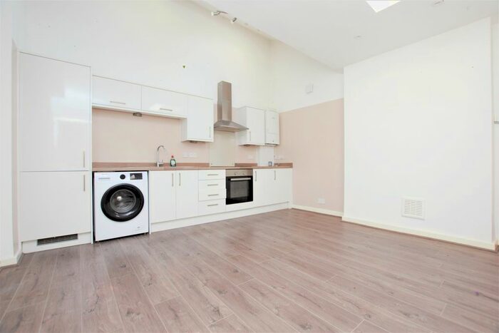 2 Bedroom Flat To Rent In Alma Grove, London, SE1