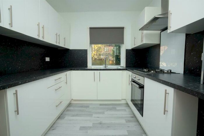 4 Bedroom House To Rent In Highfield Road, Nottingham, NG7