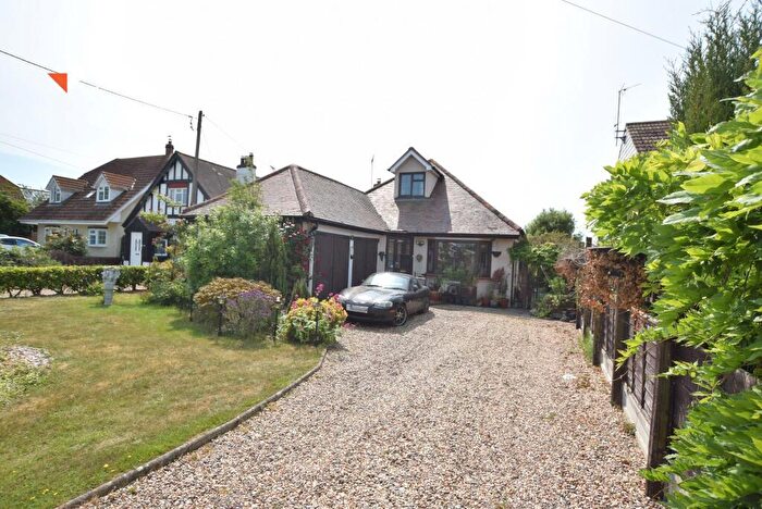 3 Bedroom Detached Bungalow For Sale In Dumont Avenue, St Osyth, CO16