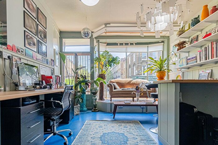 4 Bedroom Terraced House For Sale In Amwell Street, London, EC1R - Photo 4