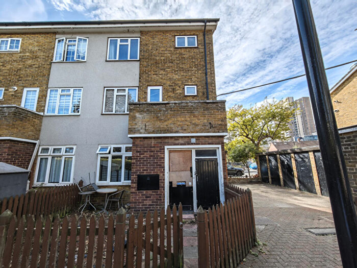 4 Bedroom Maisonette For Sale In Plevna Street, E14