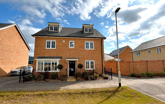 5 Bedroom Detached House For Sale In Seaborough Drive, Great Haddon, PE7
