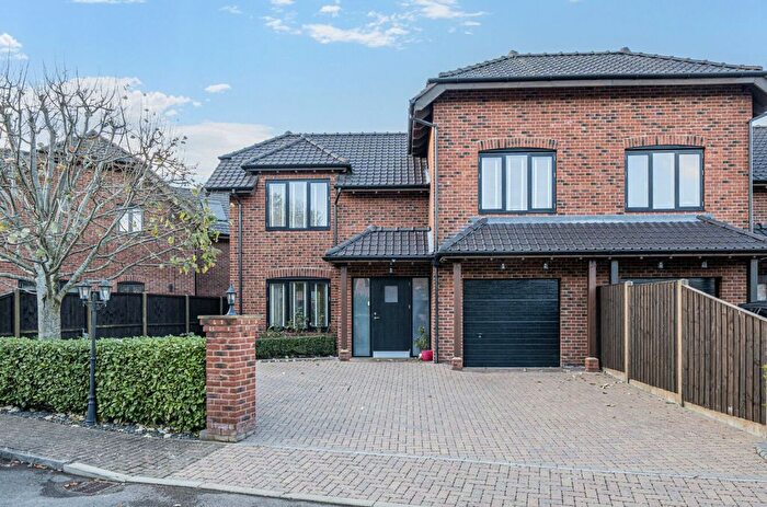 4 Bedroom Semi-detached House For Sale In Northlands Park, Emsworth, PO10