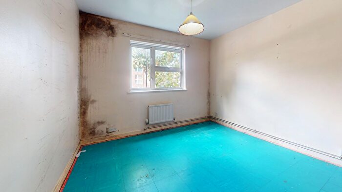 1 Bedroom Flat For Sale In Fairweather Close, Clyde Road, London, N15