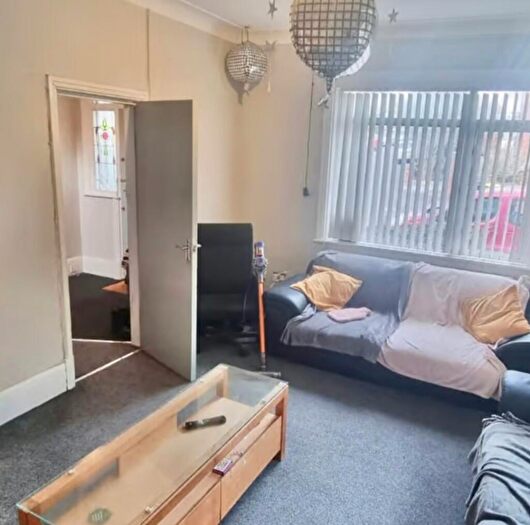 6 Bedroom End Of Terrace House To Rent In Ash Crescent, Leeds, West Yorkshire, LS6