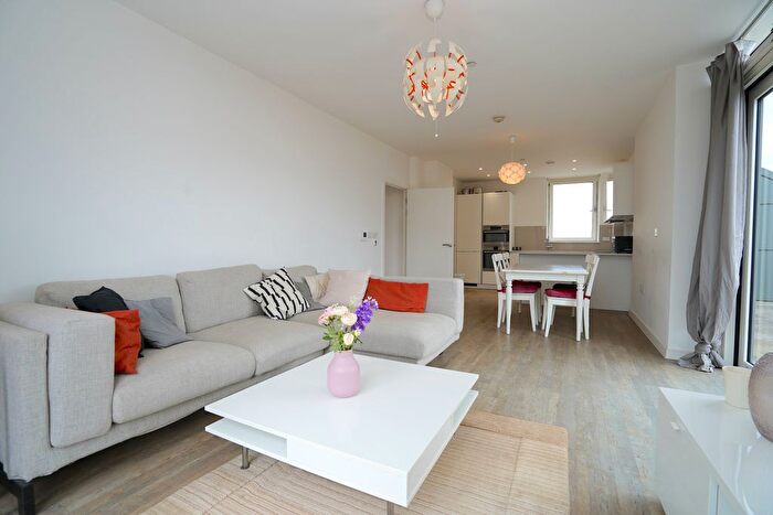 3 Bedroom Flat To Rent In Enderby Wharf, Telegraph Avenue, London, SE10