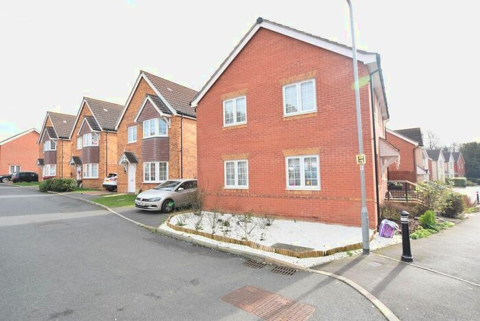4 Bedroom Detached House To Rent In George Palmer Close, Reading, RG2