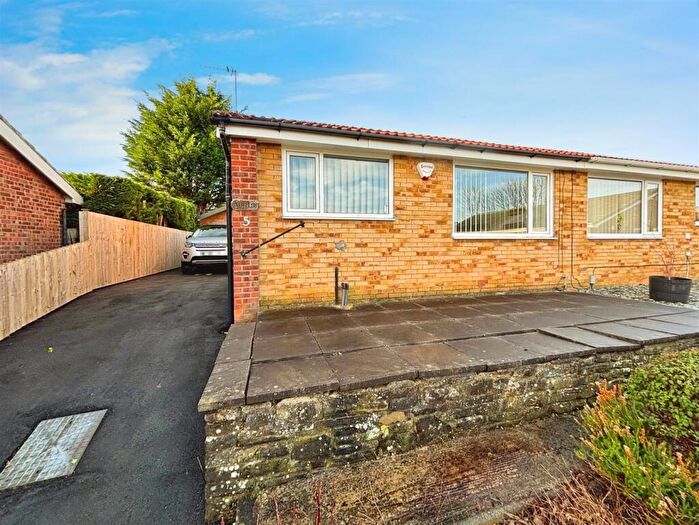 2 Bedroom Semi-Detached Bungalow For Sale In Oakdale Close, Bradford, BD10