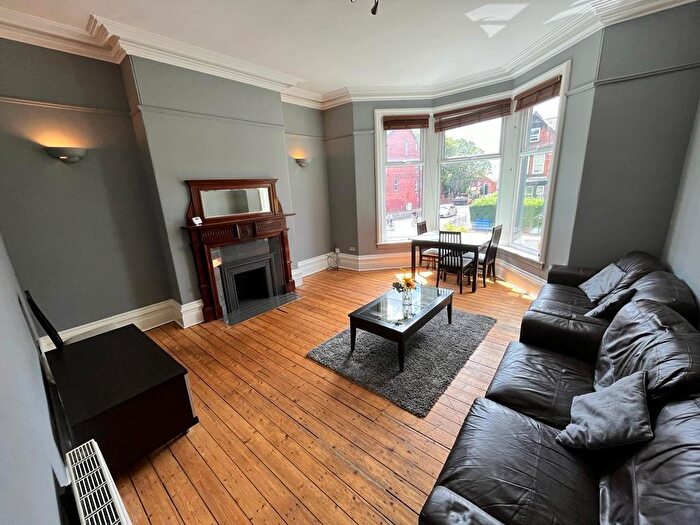 2 Bedroom Flat To Rent In St. Michaels Grove, Headingley, Leeds, LS6