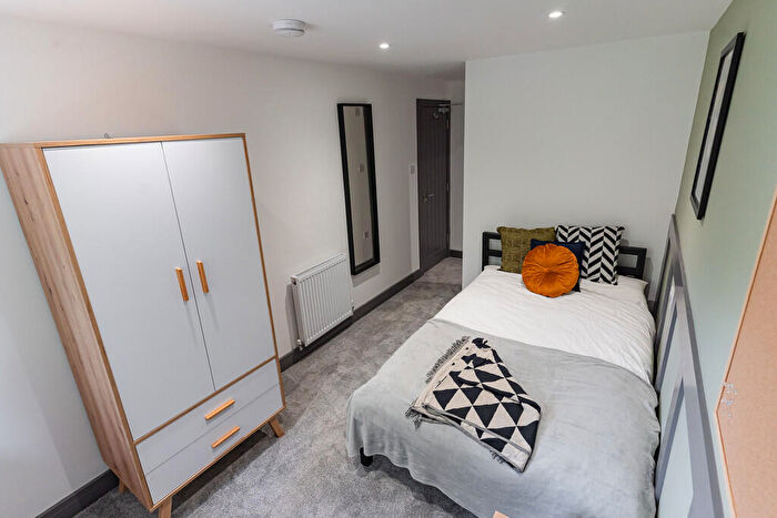 6 Bedroom Terraced House To Rent In Somers Close, Winchester, SO22