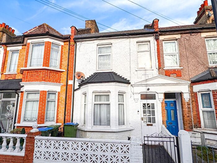 3 Bedroom Terraced House For Sale In Benares Road, Plumstead, London, SE18