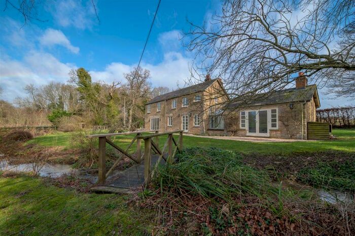 4 Bedroom Cottage To Rent In Woodstock, OX20