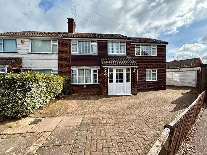 4 Bedroom Semi Detached House For Sale In Ranock Close, Sundon Park, Luton, Bedfordshire, LU3