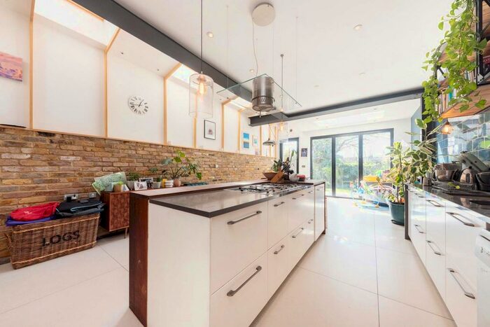 5 Bedroom Property To Rent In Bathurst Gardens, London, NW10