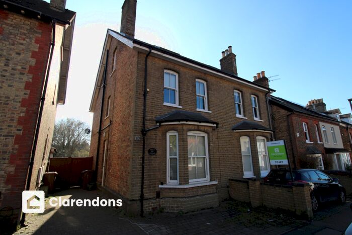 4 Bedroom Semi-Detached House To Rent In Reigate, Surrey, RH2