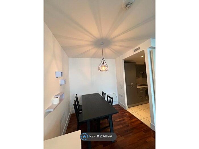 2 Bedroom Flat To Rent In Burton Place, Manchester, M15