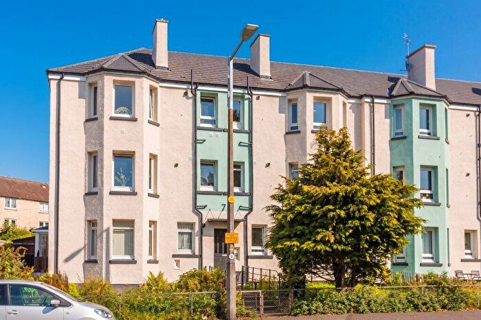 1 Bedroom Flat For Sale In Hawkhill Avenue, Lochend, Edinburgh, EH7