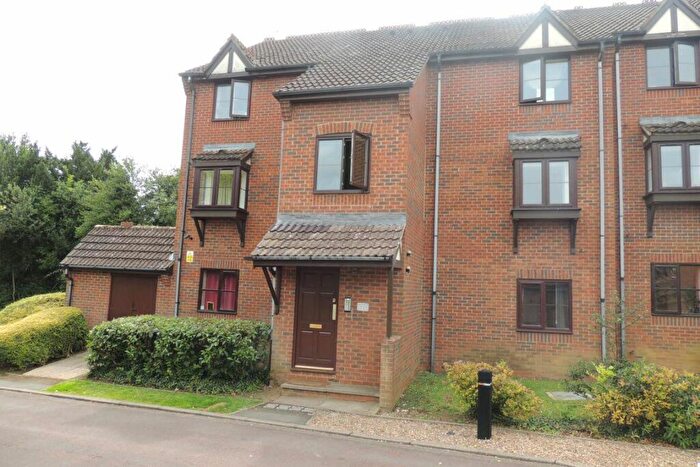 1 Bedroom Flat To Rent In Weedon, NN7