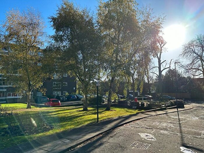 1 Bedroom Flat To Rent In Lodge Close, Edgware, Greater London, HA8