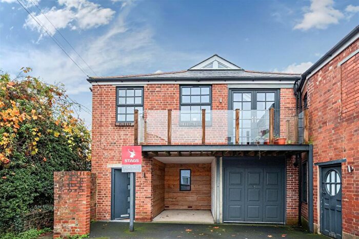 2 Bedroom Apartment For Sale In Barton Road, Exeter, EX2