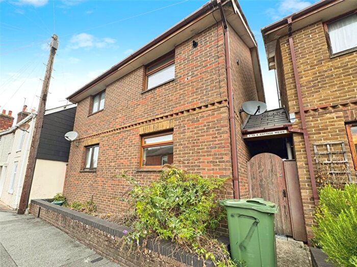 1 Bedroom Flat To Rent In Cottage Mews, PO30