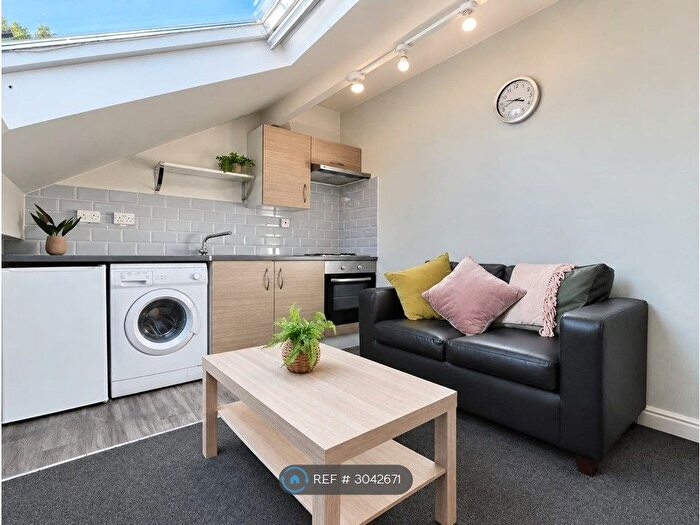 1 Bedroom Flat To Rent In Aston Street, Leeds, LS13