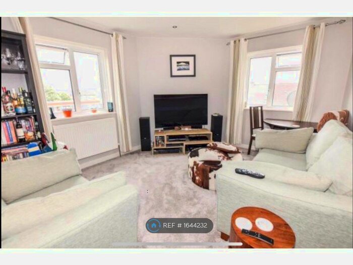 2 Bedroom Flat To Rent In Baltic Close, London, SW19