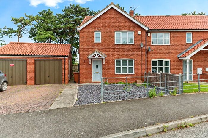 3 Bedroom End Of Terrace House For Sale In Osprey Drive, Great Coates, Grimsby, Lincolnshire, DN37