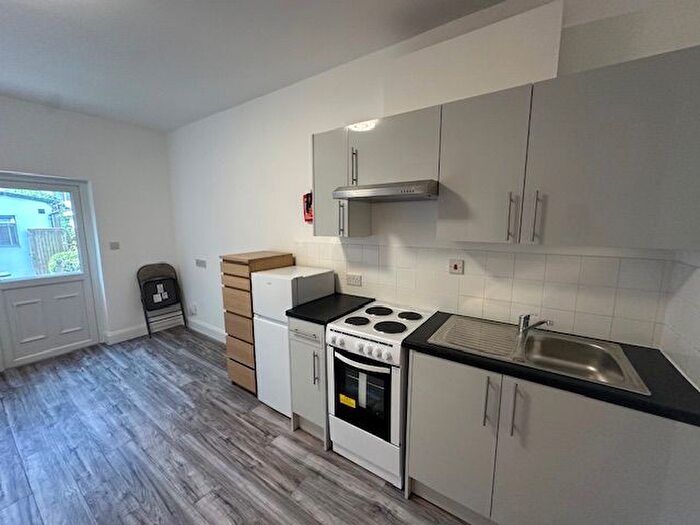 Studio To Rent In Golders Green Road, London, NW11