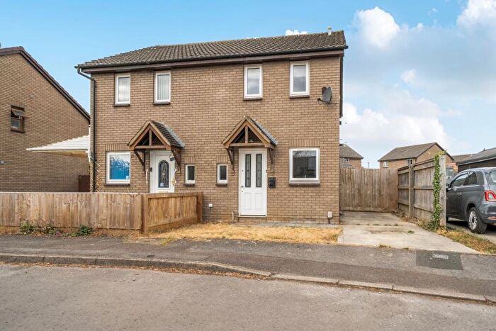 2 Bedroom Semi-Detached House For Sale In Bracken Close, Carterton, Oxfordshire, OX18