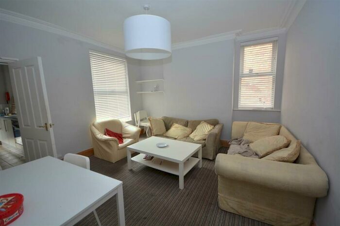 5 Bedroom Semi-Detached House To Rent In Radcliffe Road, West Bridgford, NG2