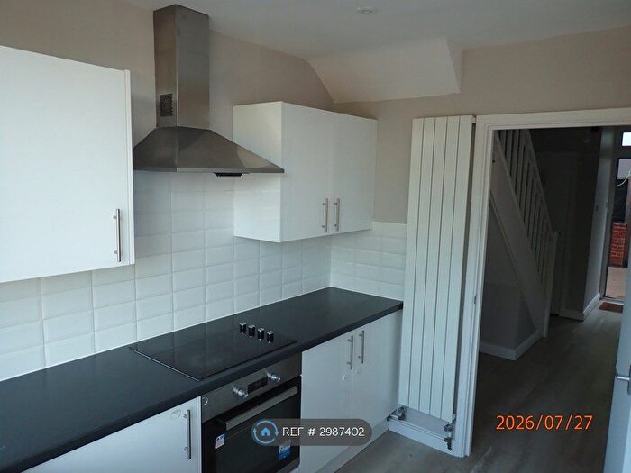 3 Bedroom Maisonette To Rent In Tubs Hill Parade, Sevenoaks, TN13