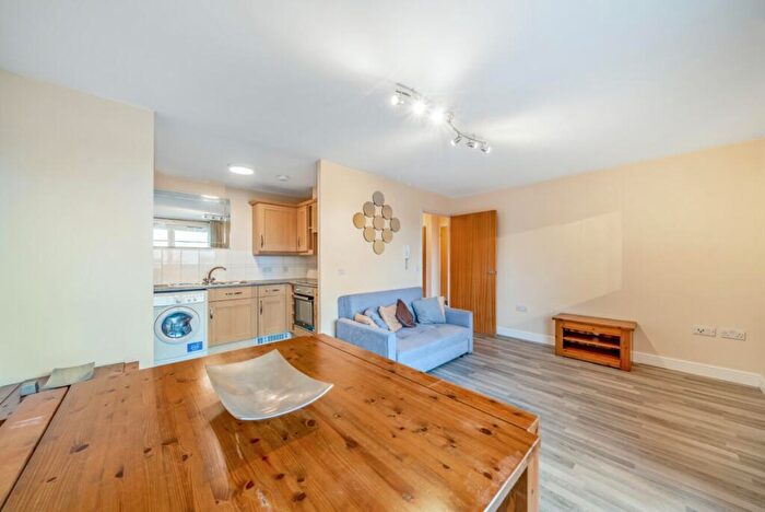 1 Bedroom Flat To Rent In Cline Road, London, N11