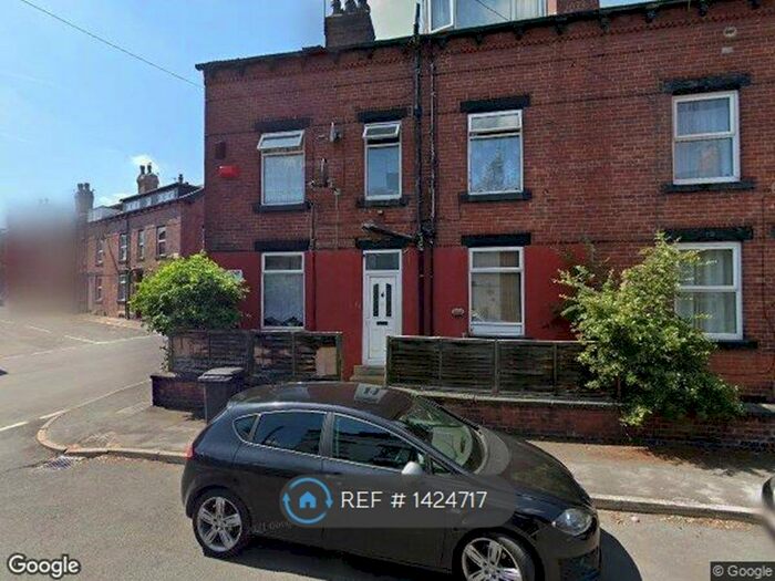 4 Bedroom Terraced House To Rent In Highthorne View, Armley, Leeds, LS12