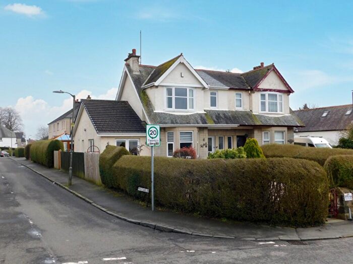 3 Bedroom Semi-Detached House For Sale In Shuttle Street, Kilbarchan, PA10