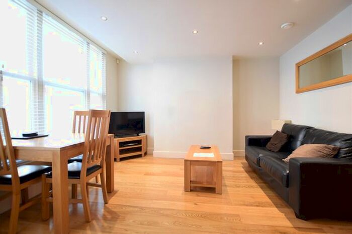 1 Bedroom Flat To Rent In Cross Street, Reading, Berkshire, RG1