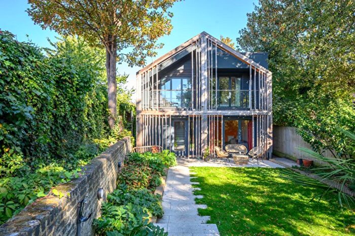 5 Bedroom Detached House To Rent In Navarino Grove, London, E8