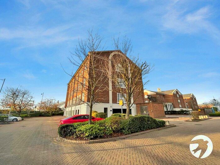 1 Bedroom Flat To Rent In Royal Sovereign House, Quayside, Chatham, Kent, ME4