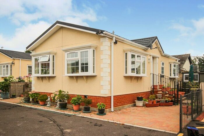 2 Bedroom Park Home For Sale In Bayworth Park, Bayworth, Abingdon OX13