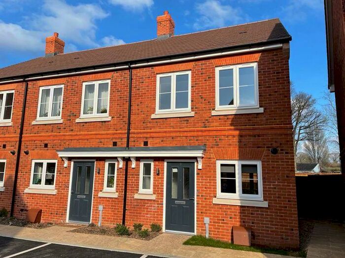 2 Bedroom Semi-Detached House To Rent In Great Stones Way, Aldershot, GU12