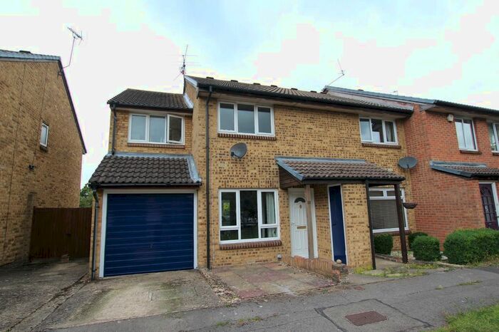 End Of Terrace House To Rent In Binbrook Close, Lower Earley, Reading, RG6