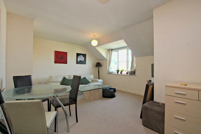 2 Bedroom Flat To Rent In Robson Avenue, London, NW10