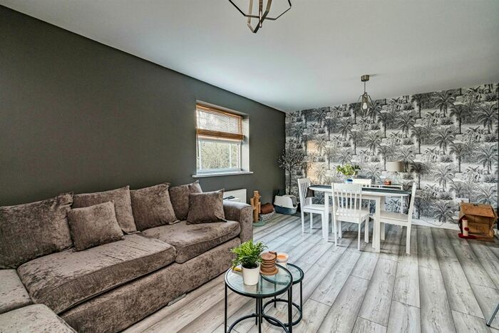 2 Bedroom Flat For Sale In Goodrich Mews, Dudley, DY3