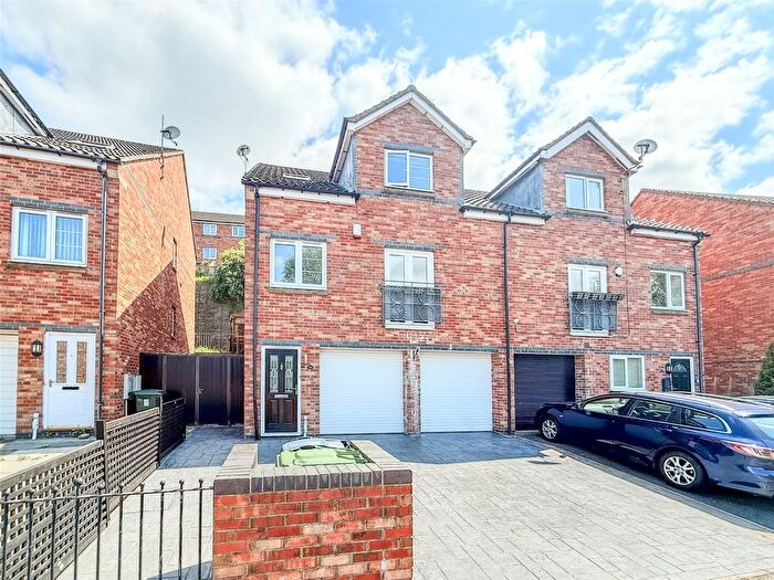 4 Bedroom Semi Detached House For Sale In St. Cuthberts Road, Gateshead, NE8