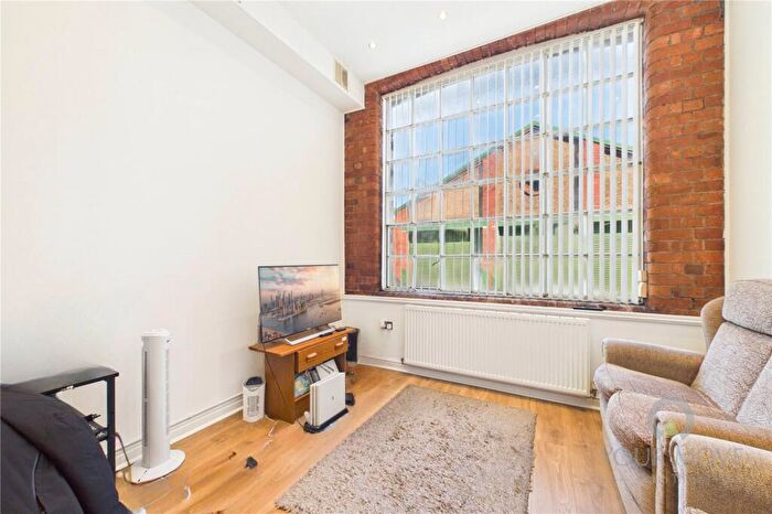 2 Bedroom Flat For Sale In Regent Street, Kettering, Northamptonshire, NN16